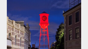 [속보]102년 역사 워너브라더스, 28년 된 넷플릭스에 팔렸다