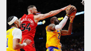 종료 3.7초 전 동점… 제임스는 기록 대신 승리 택했다