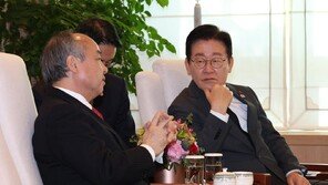 손정의 “인간 두뇌의 1만배 ASI 시대엔 인류가 금붕어 될것”