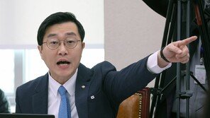 국힘 “장경태 해명, 국민적 조롱거리…사퇴하고 포토라인 서라”