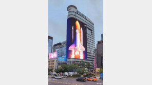 [정훈구의 인터‘스페이스’] 광화문 거리를 수놓는 초대형 스크린, 끝내 이에 합류할 수 없는 한 기업…