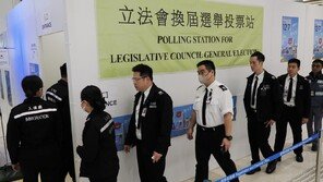 화재 참사 속 홍콩 입법회 선거…투표율 31.9%로 역대 두번째로 낮아