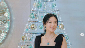 ‘54세’ 이영애, 여전히 산소 같은 미모…보석보다 빛나는 백옥 피부