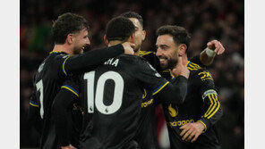 ‘황희찬 결장’ EPL 최하위 울버햄튼 8연패…맨유에 1-4 완패