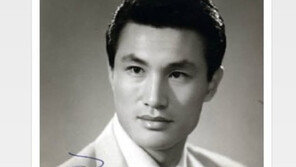 엄정화, ‘동생 엄태웅 장인’ 故윤일봉 추모 “열정 기억…너무 멋지셨다”