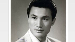 엄정화, 사돈어른 故윤일봉 추모…“평안을 빕니다”