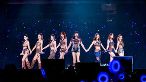 트와이스, 홍콩 카이탁 스타디움 공연 성황…9만 관객 열광