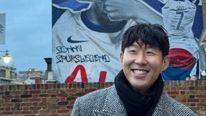 손흥민 벽화 공개에 현지 난리…찰칵 세리머니까지 재현