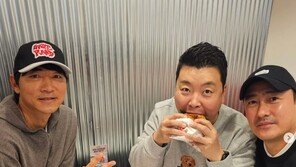 ‘버거대로’ 강남역에 합류한 김남일…정호영·안정환 총출동