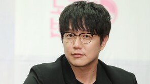 ‘기획사 미등록’ 성시경 누나 검찰 송치…성시경은 제외
