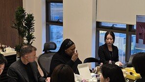 세계적 메이크업 아티스트 팻 맥그라스, 씨앤씨인터내셔널 그린카운티 공장 방문