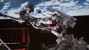 中 선저우 21호 승무원 3명 ‘8시간 우주유영’ 성공