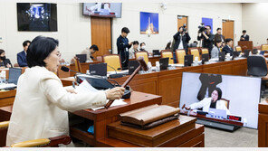 과방위, ‘허위정보 최대 5배 손배법’ 與주도로 처리