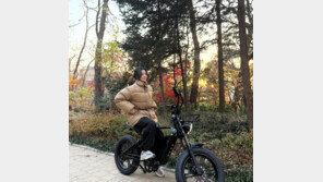 서예지, 자전거 위에서 찰칵…여유 만끽
