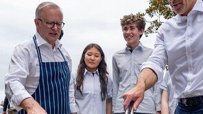 “아직 되네?”…호주 16세미만 SNS 금지 첫날 ‘접속 인증’ 쇄도