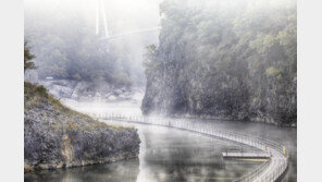 꽁꽁 언 한탄강 물윗길서 주상절리 감상