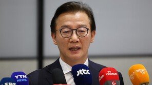 與 부산시장 유력후보 휘청… 지방선거판 출렁