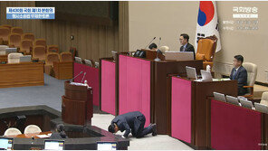 송석준, 새벽 필버 중 큰절 “국민께 사죄”