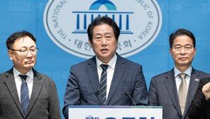 ‘친청’ 문정복 “버르장머리 고쳐야” ‘친명’ 유동철 “사과하라”