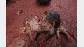 “죽음의 입맞춤”…키스로 마약 밀반입하다 숨져