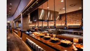 뷔페서 맨손으로 음식 집은 노인…제지에도 “내 손 깨끗하다”