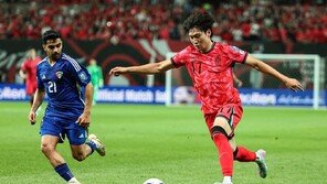 ‘결승골 도움’ 배준호, 엄지성과 코리안 더비 판정승