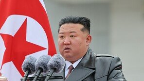 북한, 지뢰 제거 희생자 공개하며 김정은 결사옹위 서사 집중 조명 [청계천 옆 사진관]