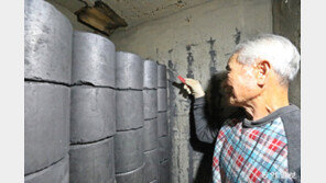 100원 오른 연탄 도매가도 힘들어…“아껴 땔수밖에”