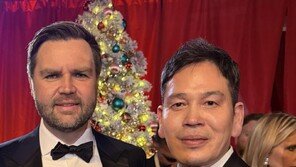 정용진, 성탄절 만찬서 밴스 美부통령 만났다…백악관 핵심과 회동