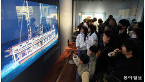 실감나게 재현한 거북선의 늠름한 모습