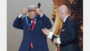 노벨상 놓친 트럼프에 ‘평화상’ 안긴 FIFA[유상건의 라커룸 안과 밖]