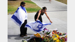 호주 총격범 2명은 부자관계… 총 뺏은 시민영웅은 40대 무슬림