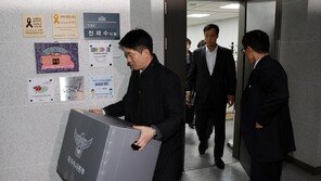 압수수색 영장에 “한학자 금품공여, 전재수 3000만원 수수” 적시