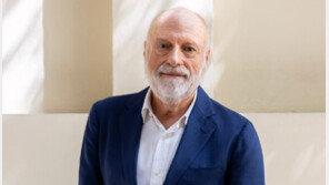 “내가 아끼는 것을 내놓을 때, 난 이 세상의 일부가 됩니다”