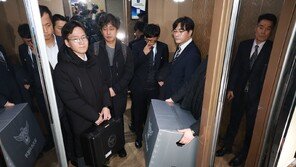 경찰, ‘통일교 게이트’ 압수수색 약 16시간 만 종료