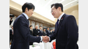 李대통령 “‘성냥팔이 소녀’처럼 세상 잔인하진 않길”…기부 단체 초청