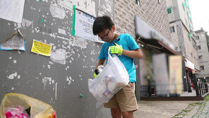 암 투병 아빠-거동 불편한 할머니 대신 거리서 깡통 줍는 ‘10살 가장’