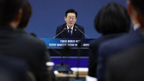 李 “생중계 업무보고, 넷플릭스보다 재밌다는 설 있더라”