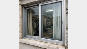 “도망칠 곳은 20cm 창틀 뿐”…살기 위해 숨었지만 끝내 추락