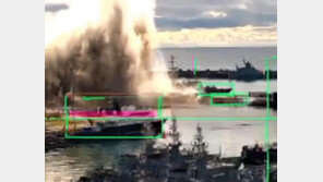 우크라, 러시아 잠수함 폭파 영상 공개…러 “피해 없어” 부인 (영상)