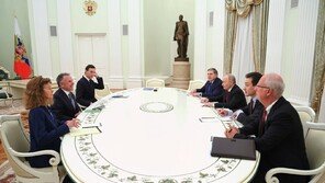 크렘린, “미·유럽의 우크라 안전보장안 못 봤다”…“휴전은 결코 안돼”