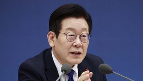 李 야간 방문에…국세청장 “야근 말려도 직원들 말 안들어”