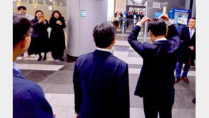 李 야간 방문에…국세청장 “야근 말려도 직원들 말 안들어”