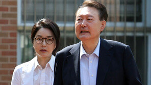 尹, 내달 16일 첫 선고… 尹부부 ‘수사 무마 의혹’ 등 규명 남아