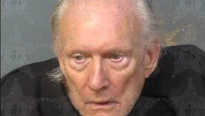 주말에 안 왔다고…아들 얼굴에 총 쏜 80대 아버지