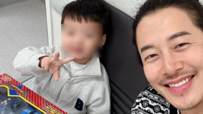 “장난감 차 사줄게”…최필립, 소아암 아들 병원 공포 없앴다