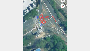 불법주차 3대가 좌회전 차로 봉쇄…야간 교차로 ‘아찔’ [e글e글]
