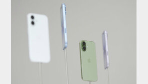 메모리 부족에 갤럭시·아이폰도 직격탄…내년 폰 가격 7% 오르나