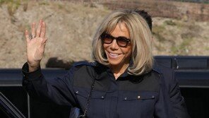 ‘욕설 논란’ 마크롱 부인 “사적인 자리서 감정 드러낼 수 있어”