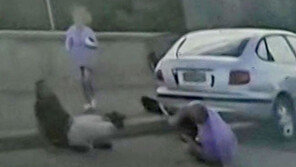 결혼 35주년 앞둔 부부, 호주 총격범 총 빼앗으려다 끝내…